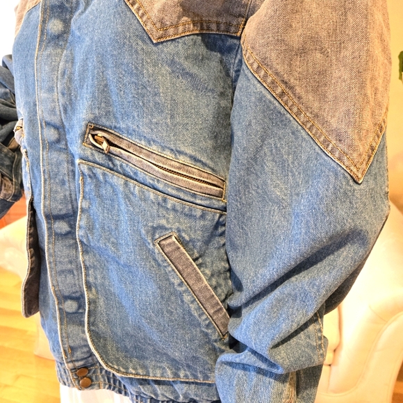 Vintage Hot Tracks Woman's 2 Tone Denim Jacket, Snap Closure, Size Large - Picture 5 of 16